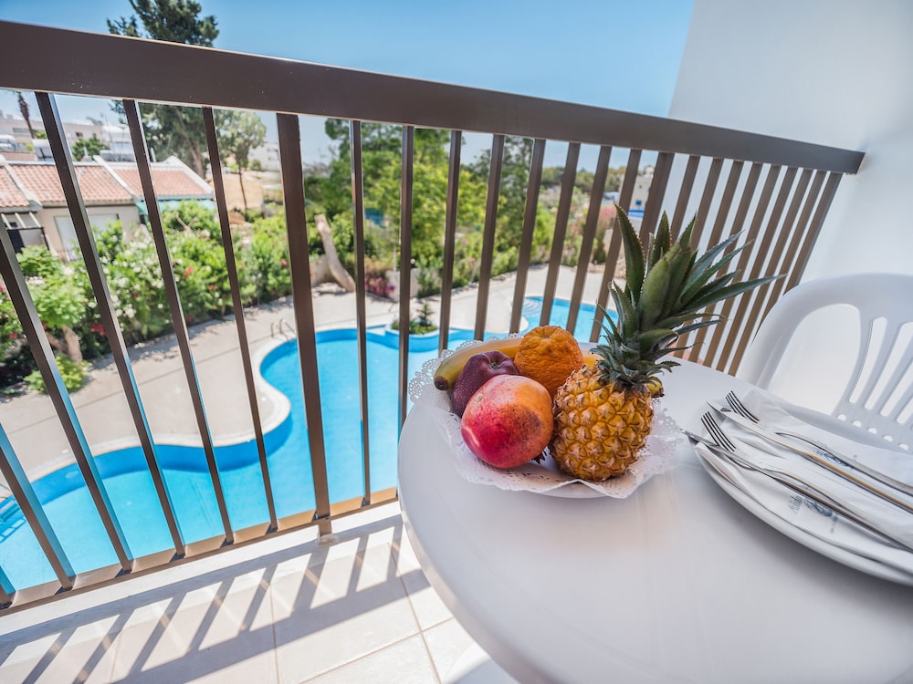 Standard Double or Twin Room, 1 Double or 2 Twin Beds, Balcony, Pool View - Photo 10