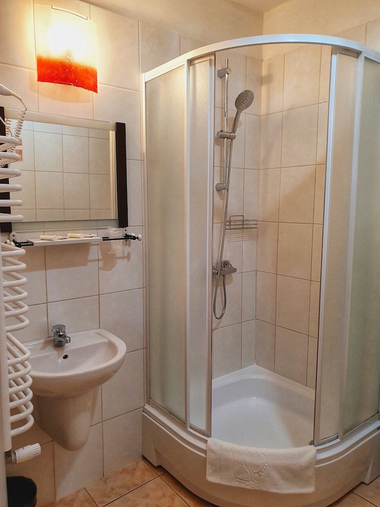 Standard Twin Room - Photo 4