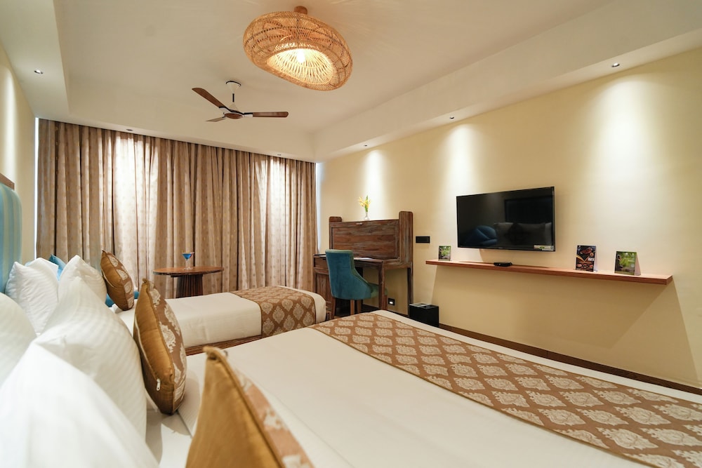 Junior Family Suite with Abode Executive Lounge Access - Photo 11