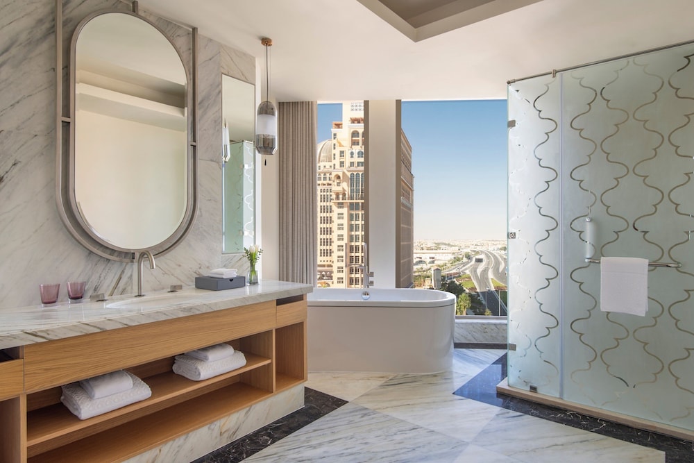 Executive Suite, 1 Bedroom - Photo 11