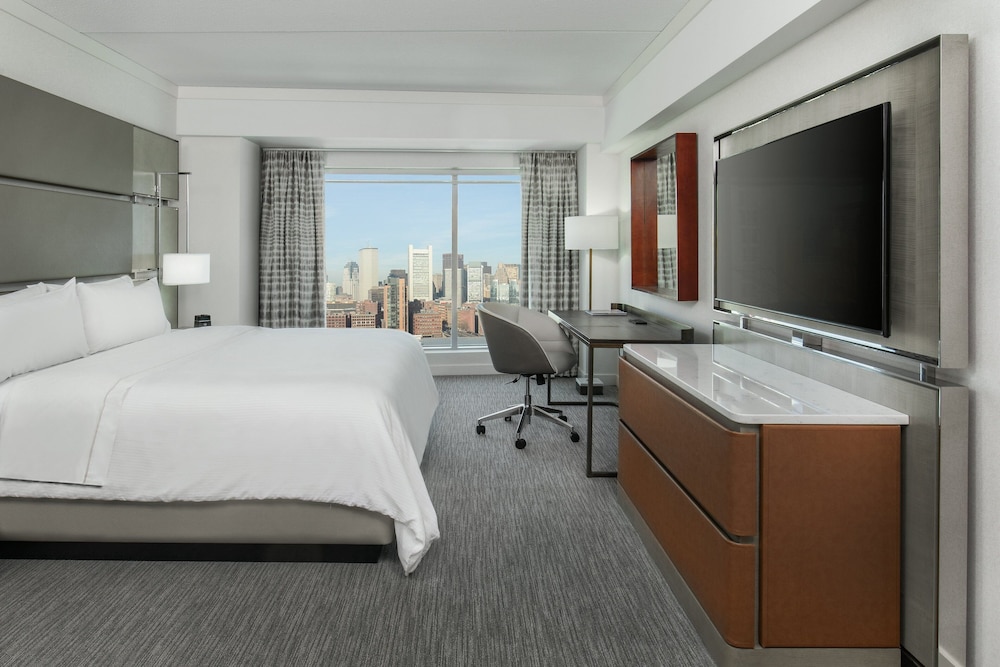 Junior Suite, 1 Double Bed, Harbor View