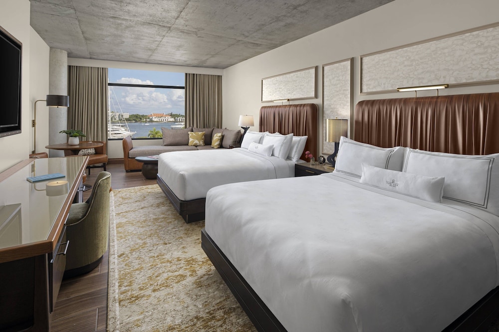 Room, 2 Queen Beds (Mobility Accessible, Roll-In Shower)