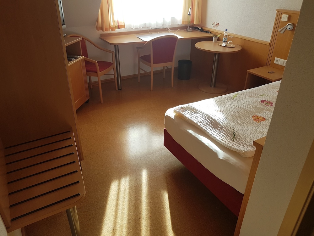 Economy Single Room, Private Bathroom (OG 2 OG 1) photo 2