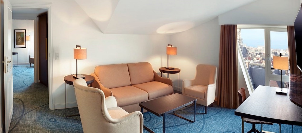 Junior Suite, 2 Twin Beds, Club Lounge Access