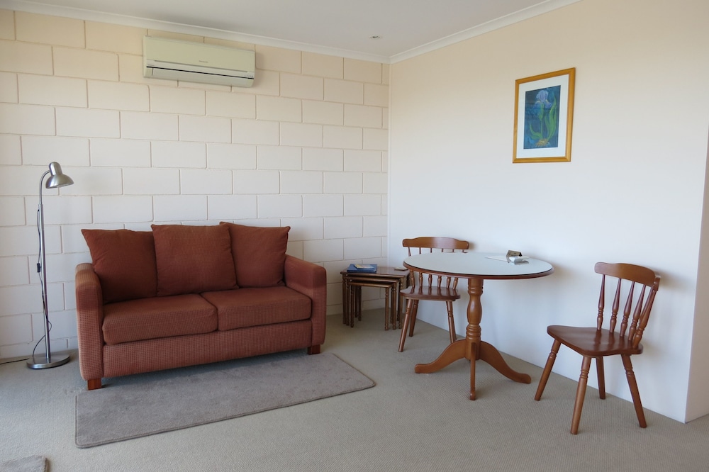 1 Bedroom Upstairs photo 3
