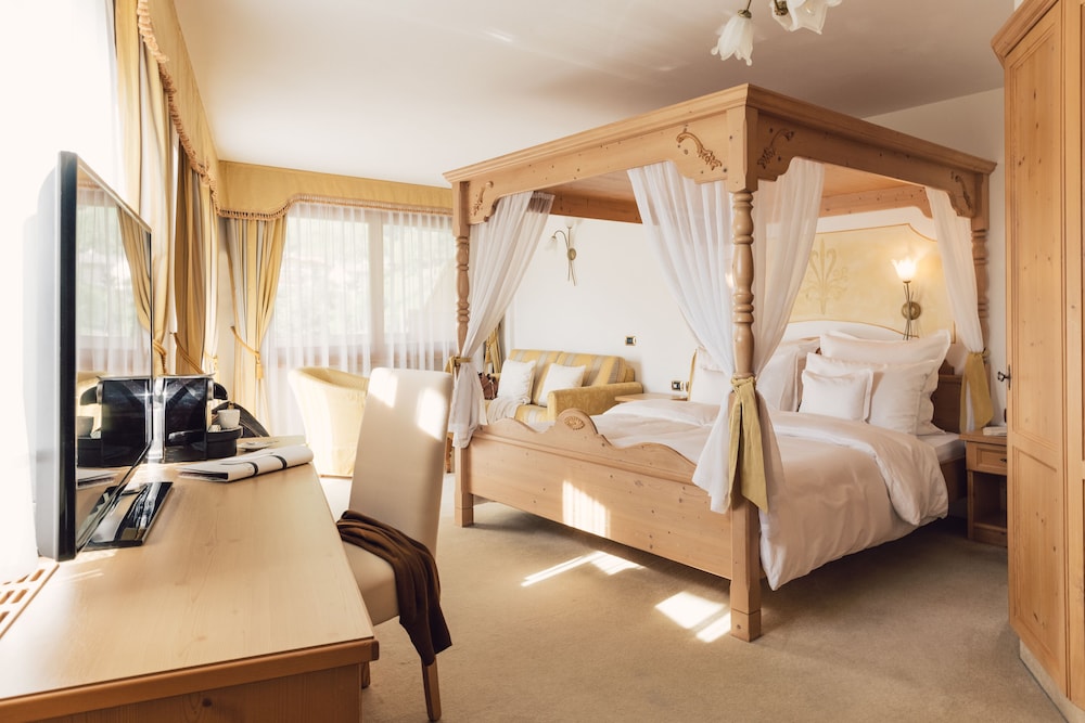 Suite (Glacier Stream) photo 1