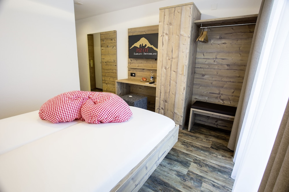 Double Room, 1 Queen Bed, Mountain View