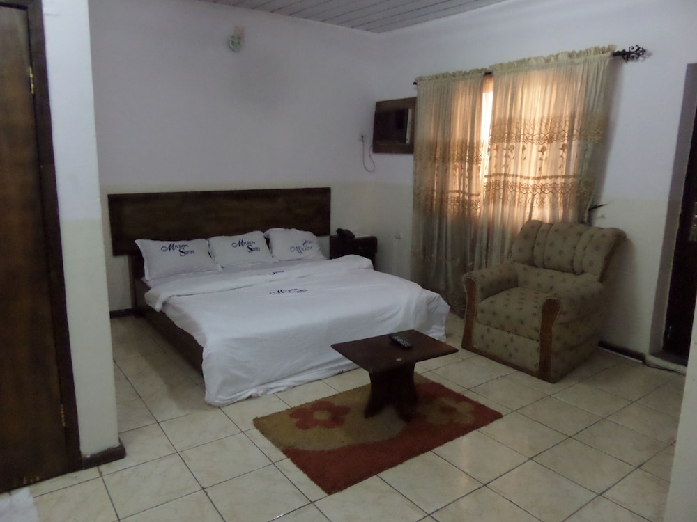 Deluxe Suite photo 1
