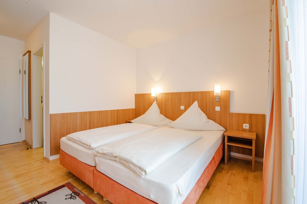 Classic Double or Twin Room - Photo 1