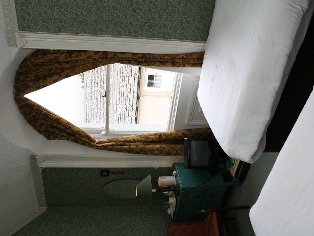 Economy Twin Room, Ensuite (Side Main House) photo 3