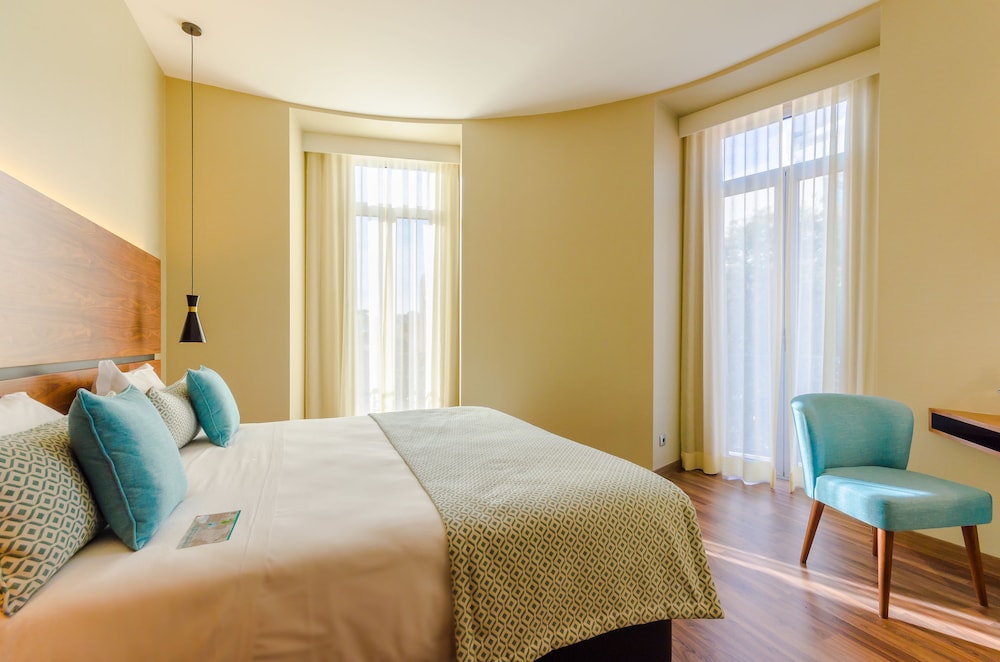 Premium Double or Twin Room (Corner)