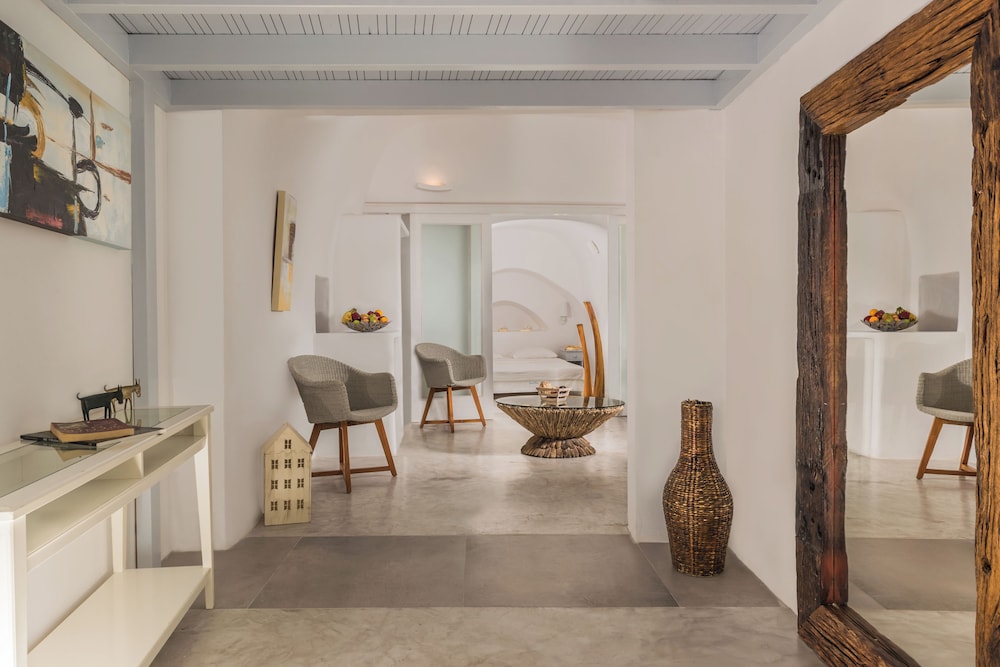 Two Bedroom Maisonette with Caldera View & Sea View