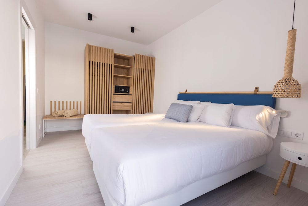 Apartamento familiar de dos habitaciones de categoría superior (1 adulto + 3 niños)