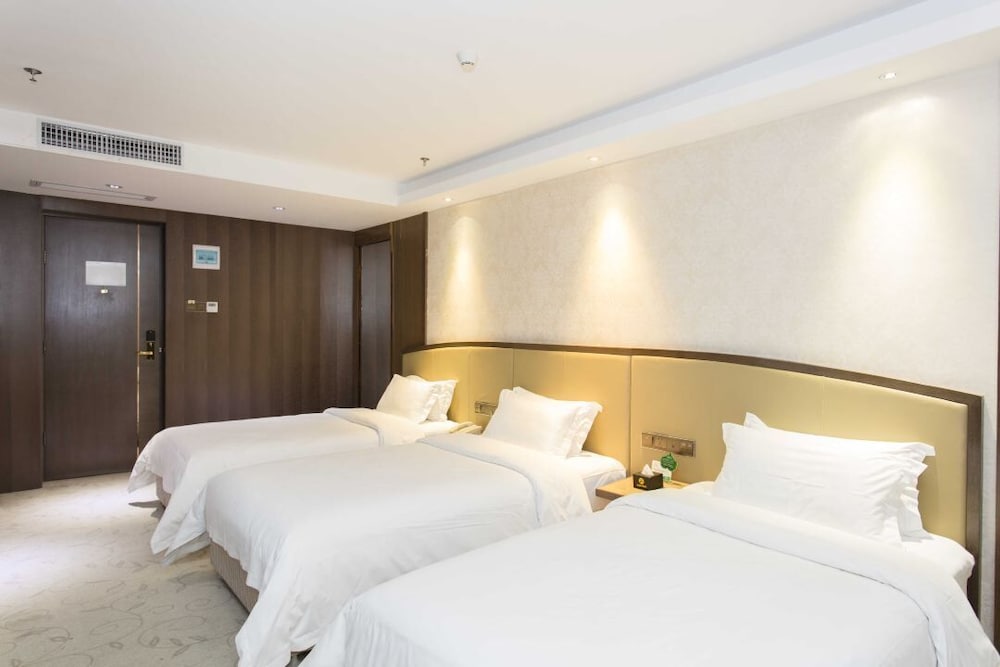 Deluxe Triple Room photo 2