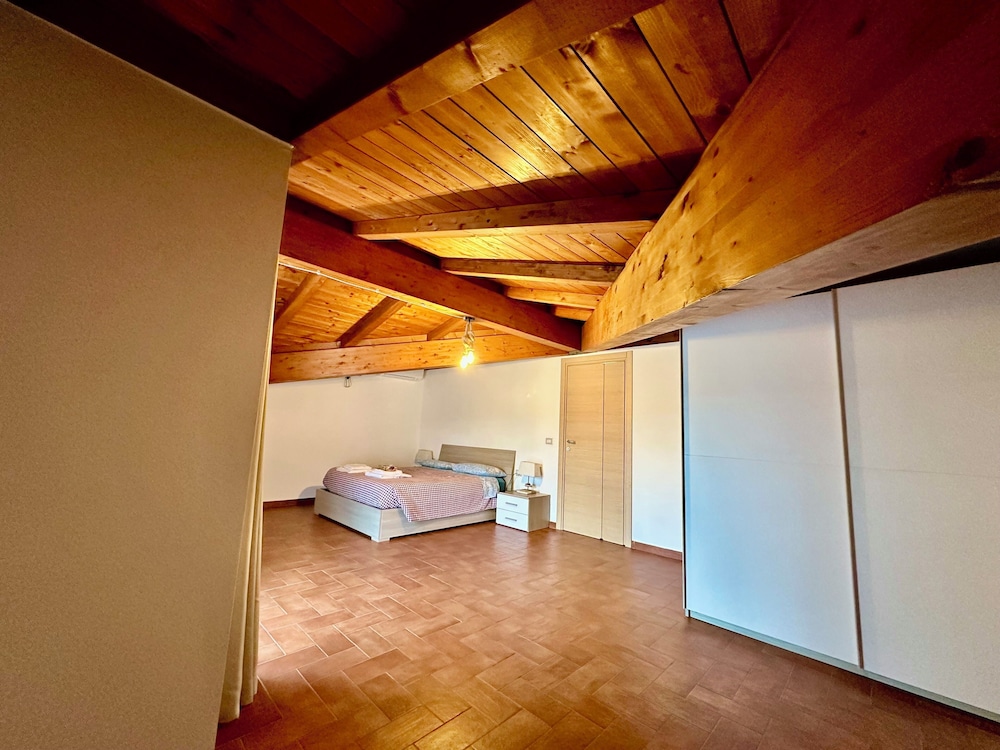 Premium Double Room, 1 King Bed photo 3