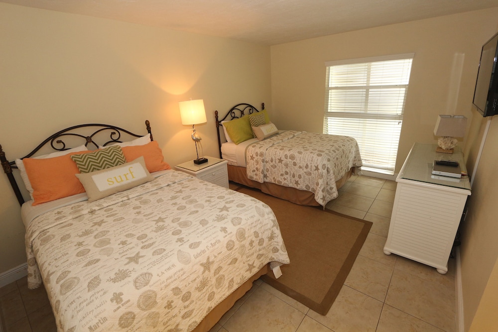 Condo, 2 Bedroom, Beachside photo 2