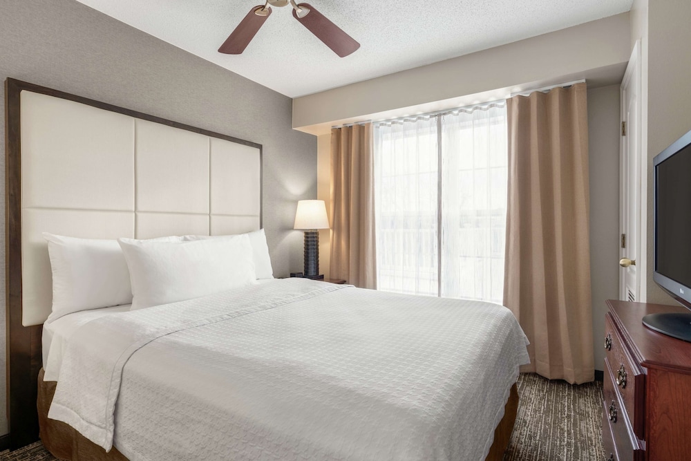 2-Bedroom Suite, Mobility Accessible - Photo 4