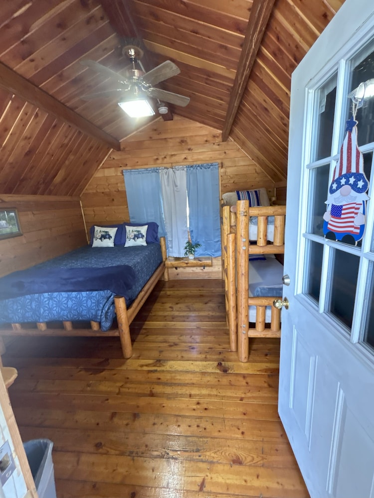 Basic Cabin, Multiple Beds, Air conditioning photo 1