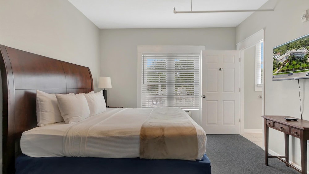 Classic Room, 1 King Bed, Accessible photo 2