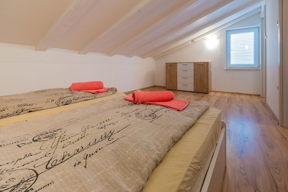 Apartment (A4)