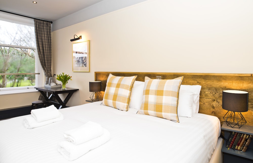 Deluxe Double Room, Ensuite photo 3