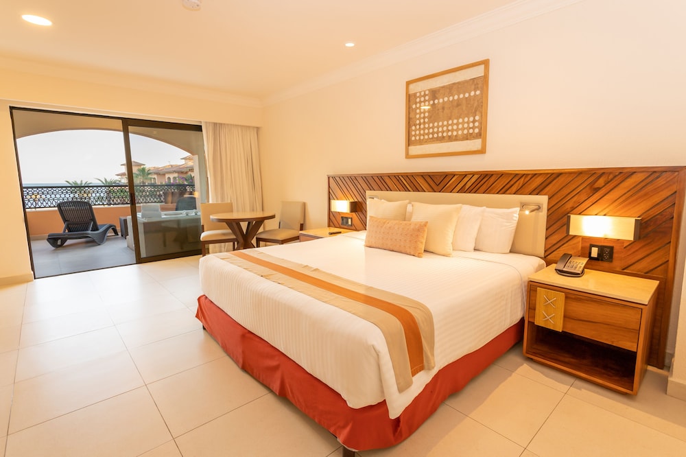 Deluxe Room Balcony, 1 King Bed, Jetted Tub, Ocean View - Photo 5