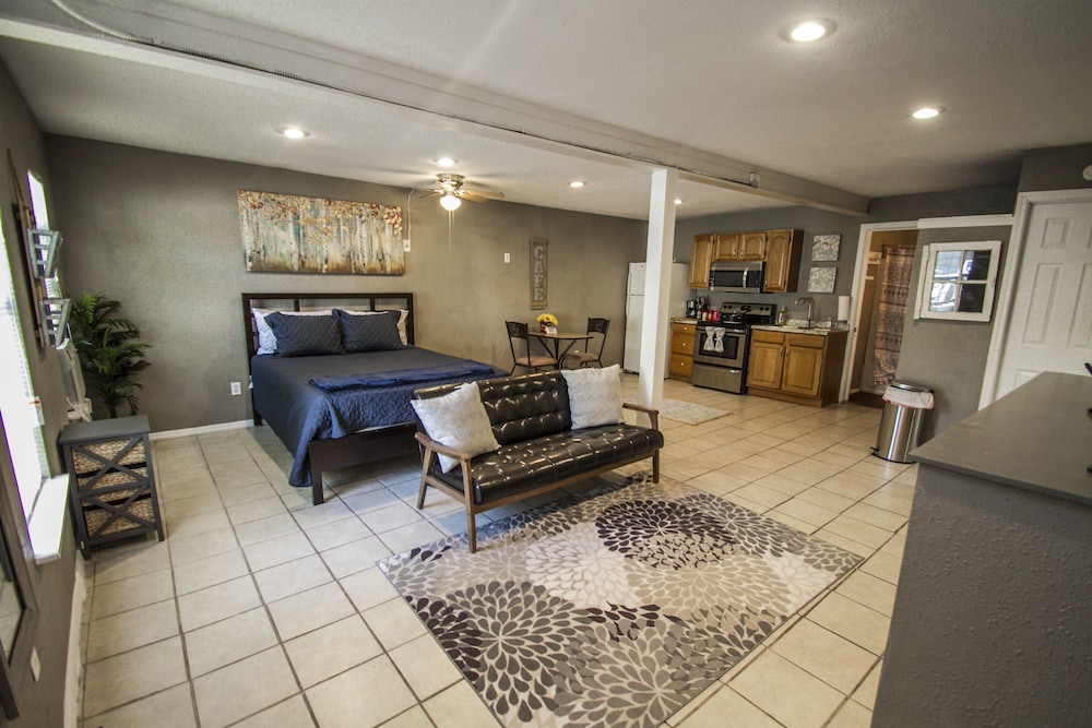 House (1 Bedroom)