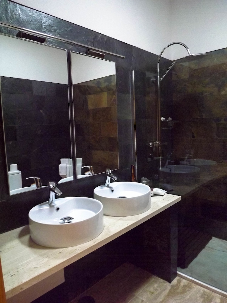 Deluxe Twin Room photo 3