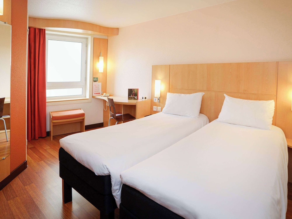 Standard Twin Room, 2 Twin Beds - Photo 1