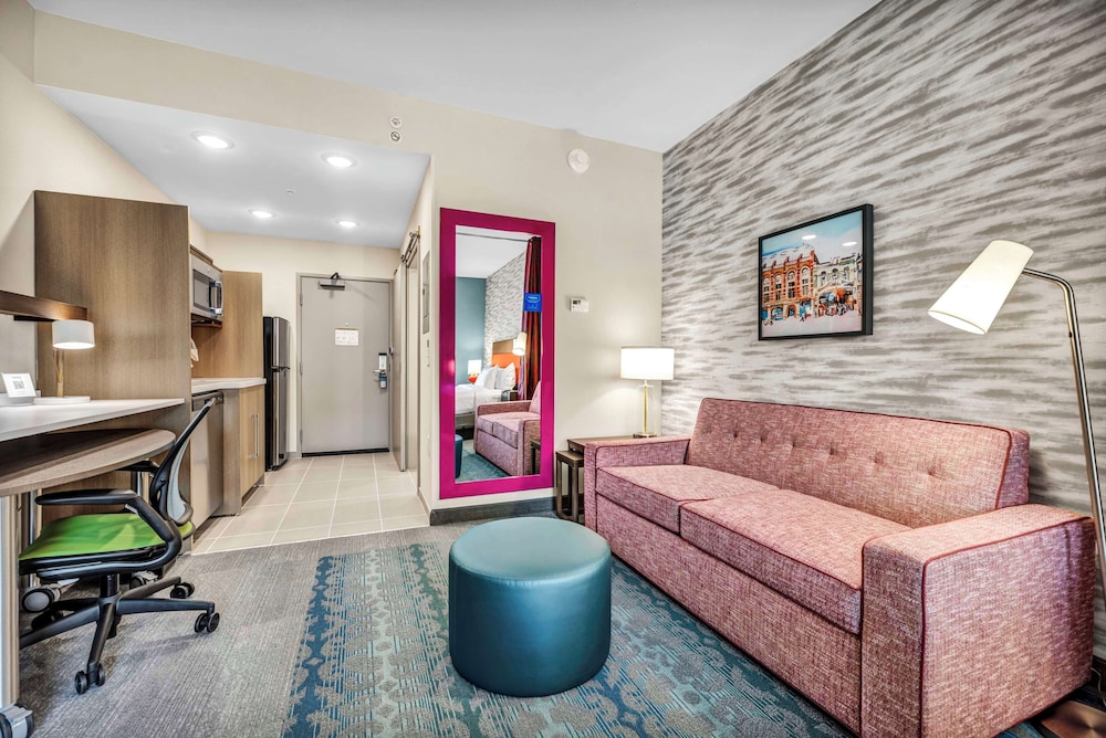 Studio, 1 King Bed, Accessible, Bathtub photo 2