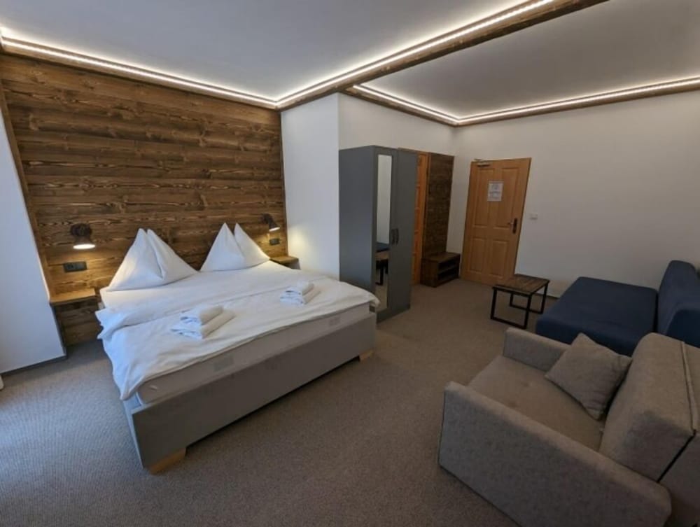 Double Room (3 extra beds) photo 1