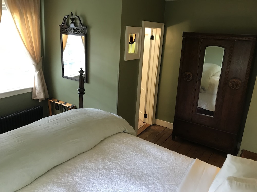 Standard Double Room, Ensuite (Chittenden) photo 3