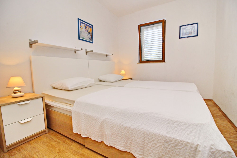 Apartment, 2 Bedrooms, Terrace, Garden View photo 2