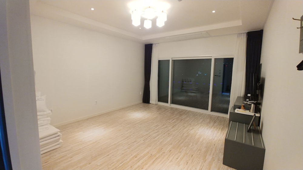 Family Room (Ondol)