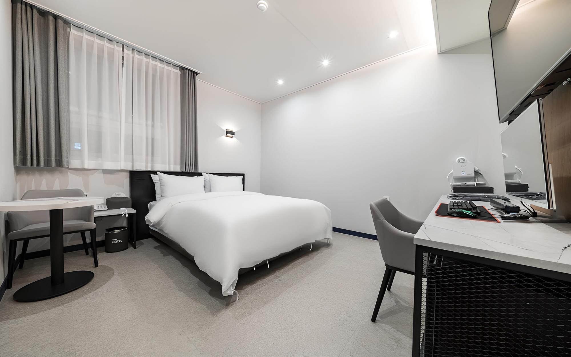 Room (Standard Room (1PC Netflix)) - Photo 3