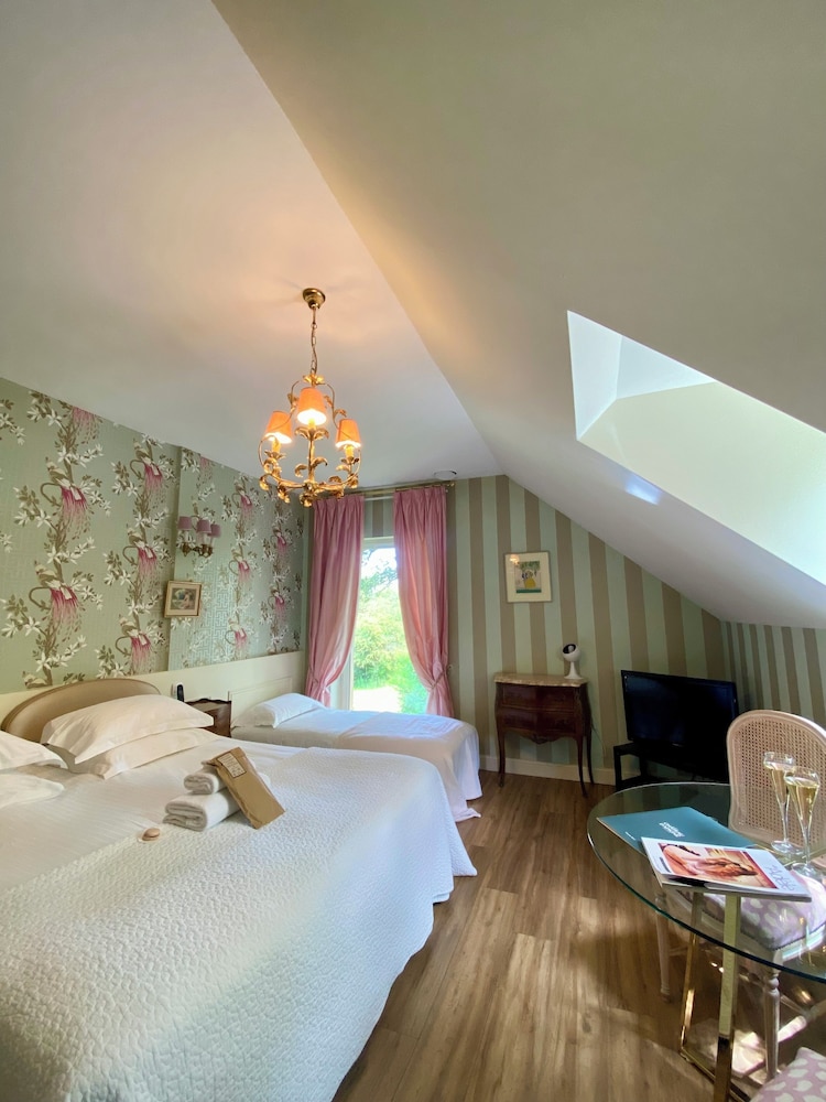 Traditional Double Room ( (in Elisabeth detached house) ) - Photo 7
