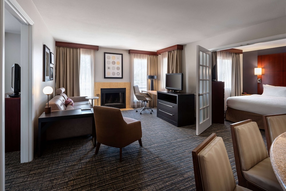 Suite, Multiple Beds, Accessible (Mobility Tub Two Bedrooms King-Queen) - Photo 1