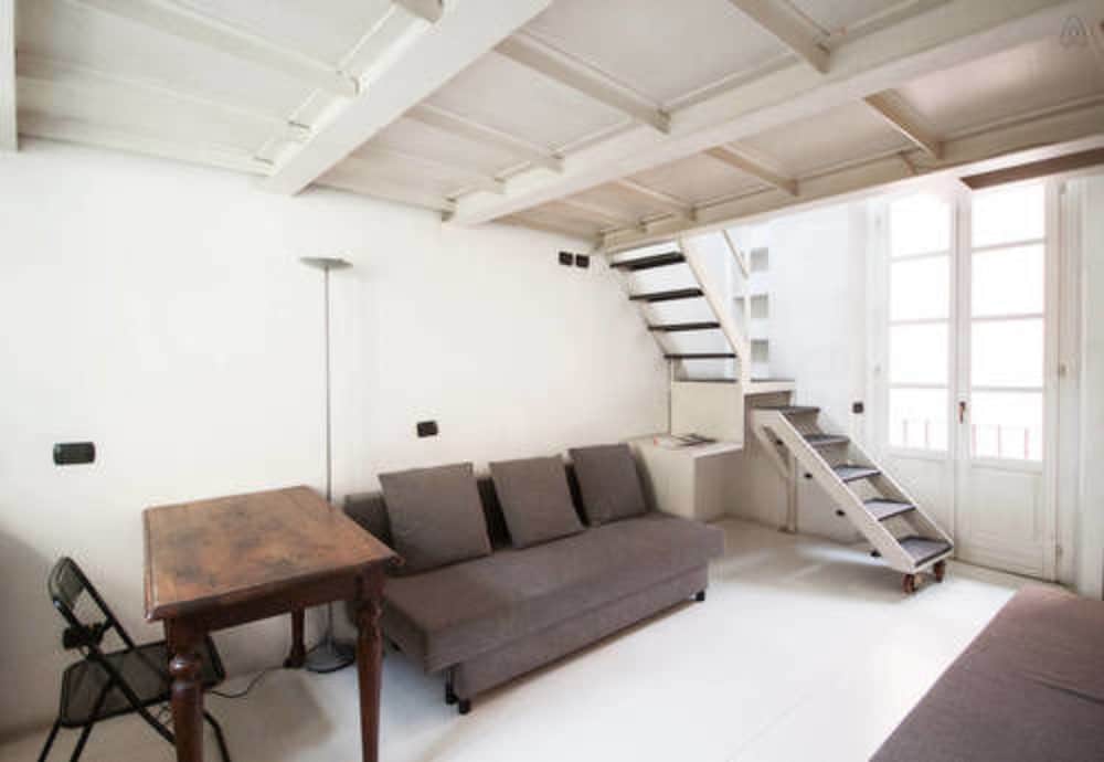 Apartment (Split Level 401)