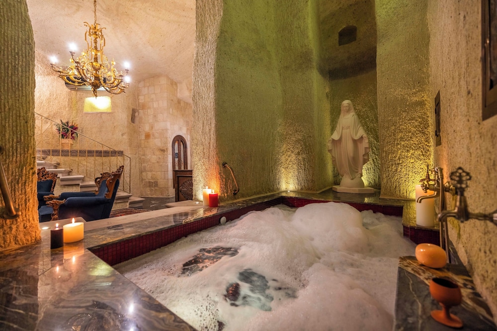 Premium Suite, 1 Double Bed, Jetted Tub (Cave, Fireplace) photo 2