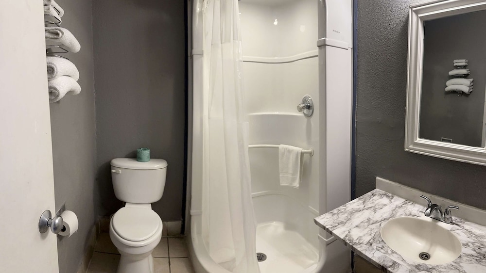 Suite, 1 Queen Bed, Non Smoking, Kitchen - Photo 7