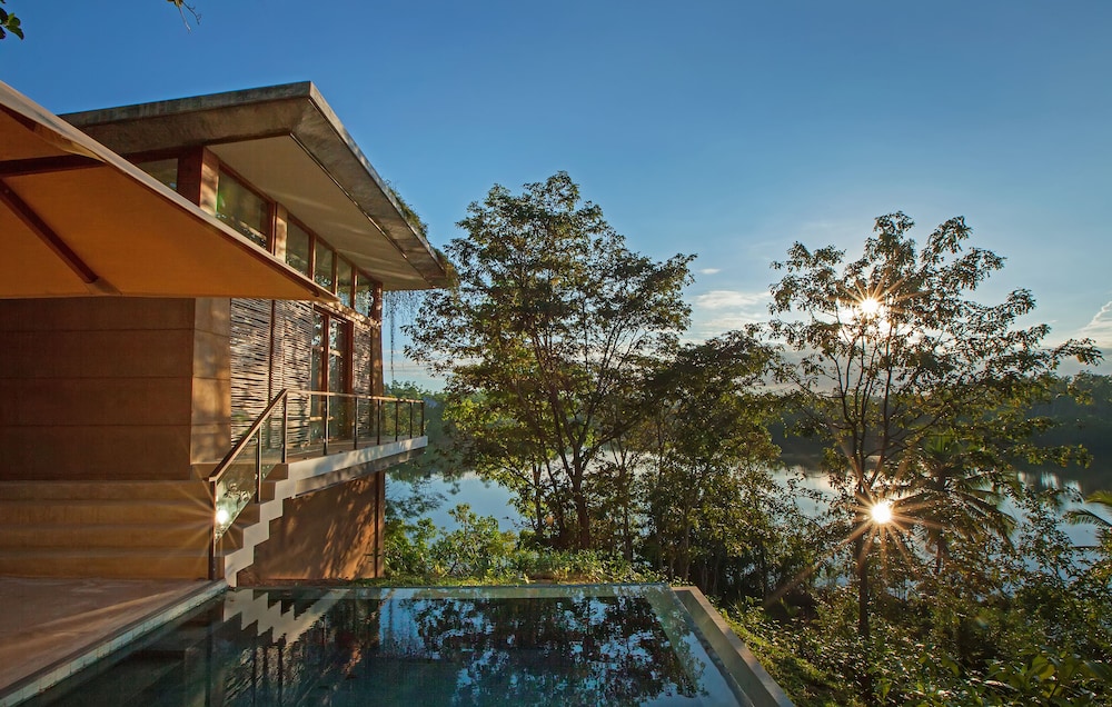 Tri Villa