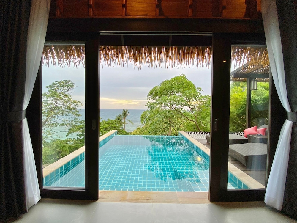 Villa with Private Pool (Free pick up and dop off at Mae Haad Pier) - Photo 1