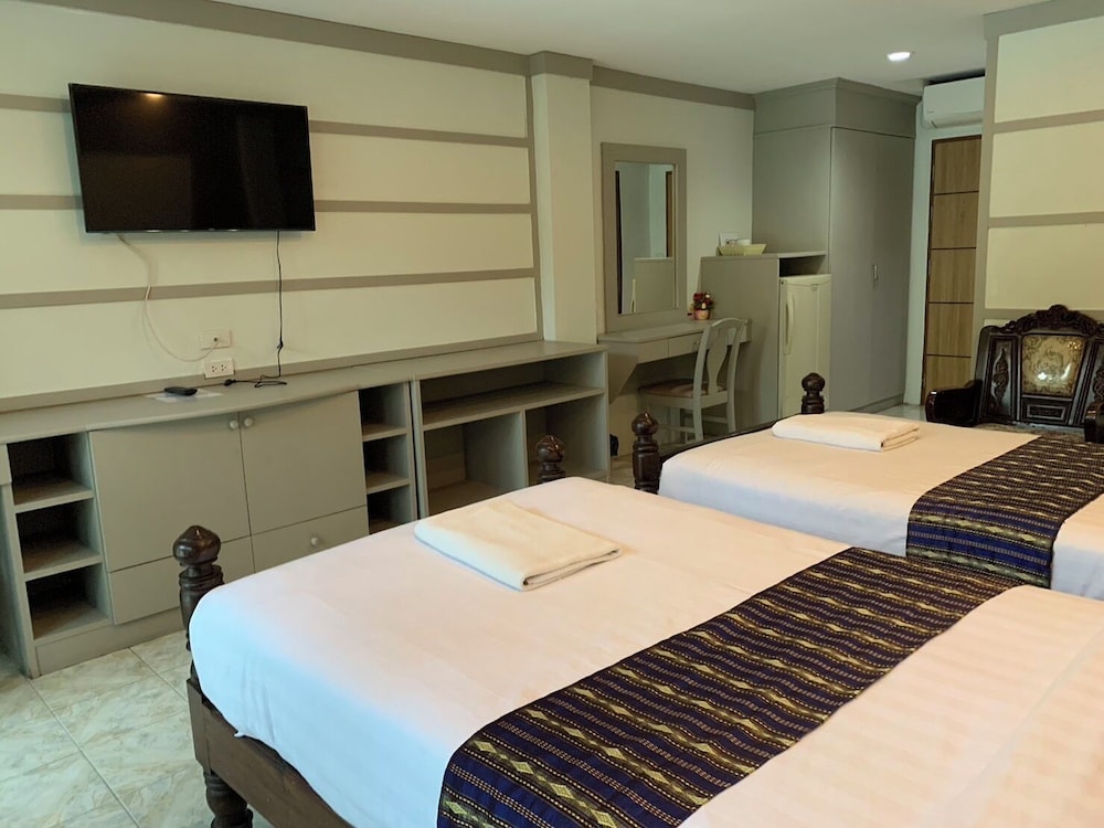 Superior Pool View Twin Room photo 2