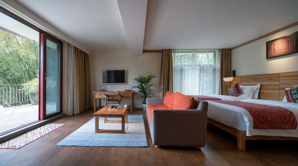 Deluxe Queen Room With Balcony photo 1