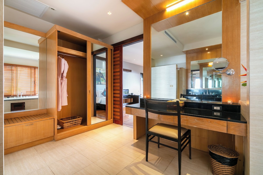 Grand Thai with Natural Ocean View & Spa Bath - Photo 15