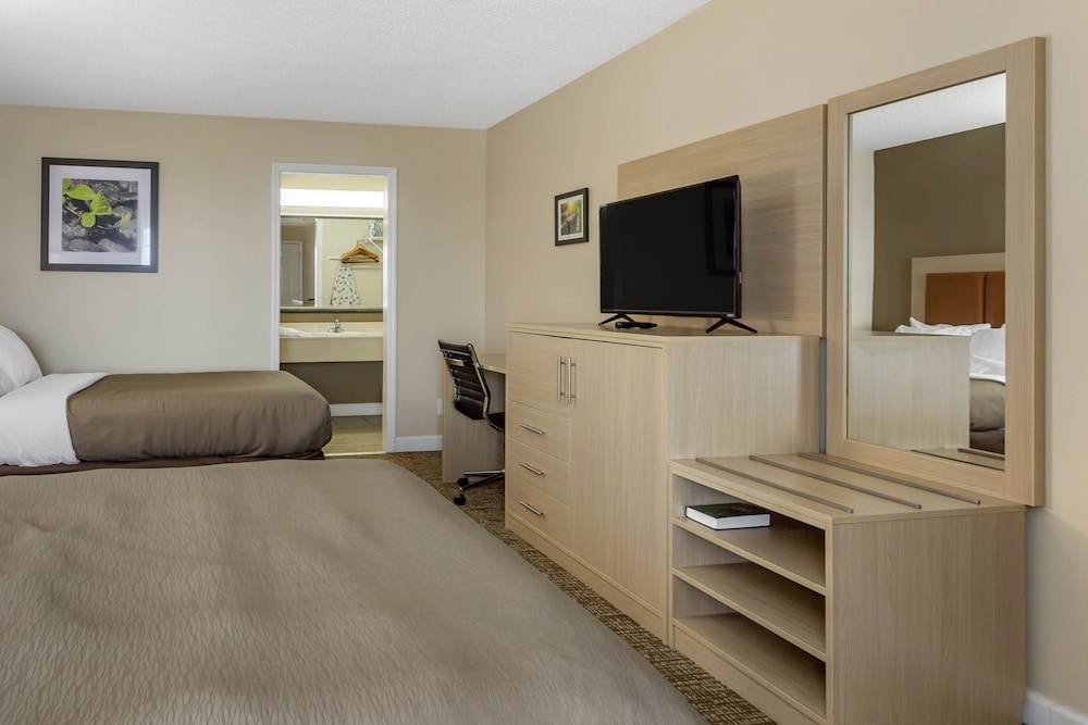 Standard Room, 2 Queen Beds, Non Smoking photo 2