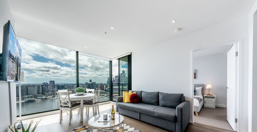Sky High 2 Bedroom 2Bathroom Apartment with Stadium & Harbour Views - Photo 4