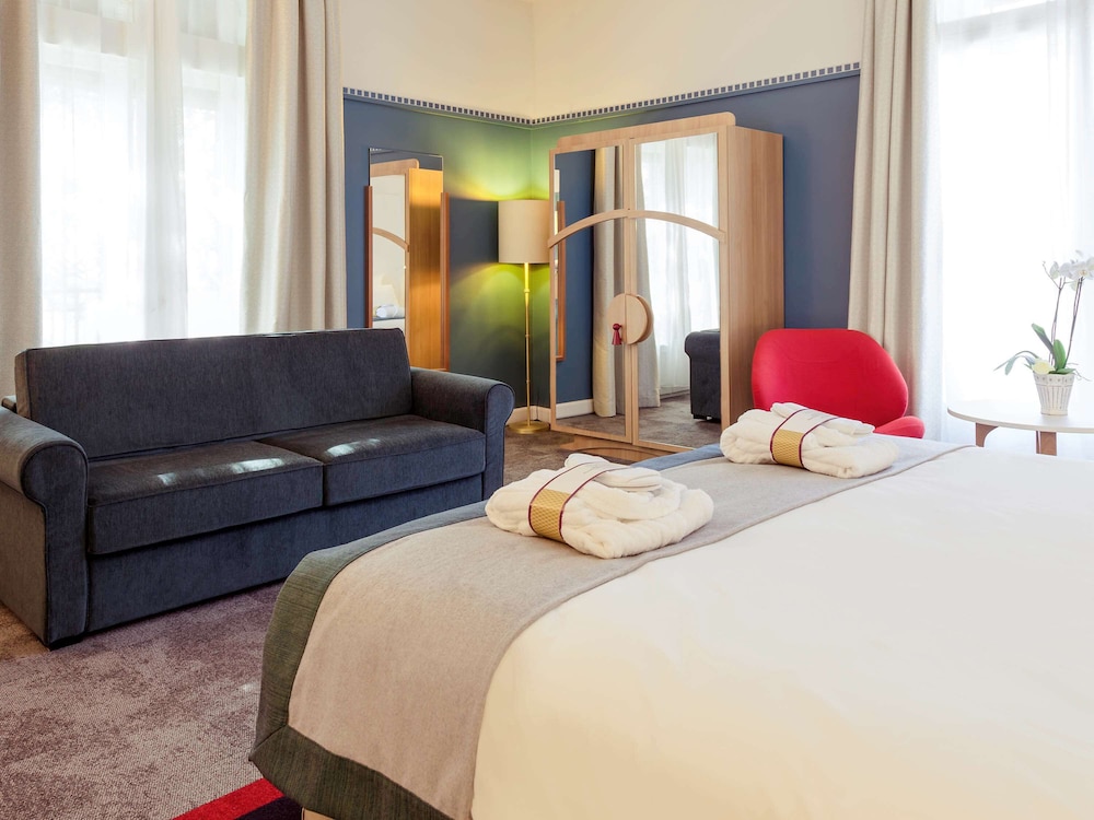 Privilege, Premium Room, 1 Queen Bed with Sofa bed photo 2