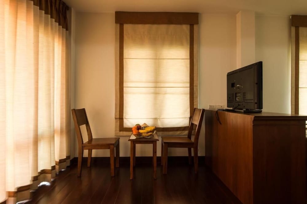 Deluxe Double Room, 1 King Bed, Non Smoking, Garden View
