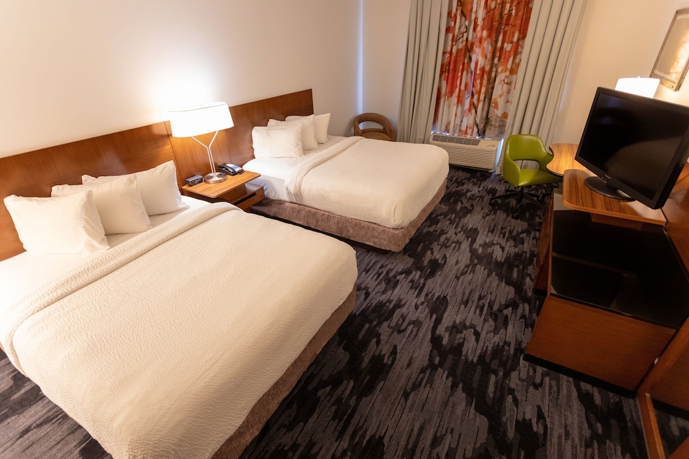 Room, 2 Queen Beds (Mobility Accessible, Tub) - Photo 2